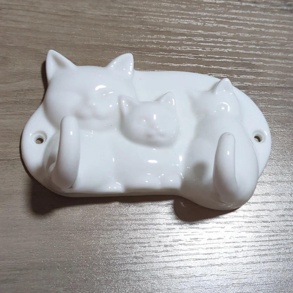 Vintage White Ceramic Cat Wall Hooks